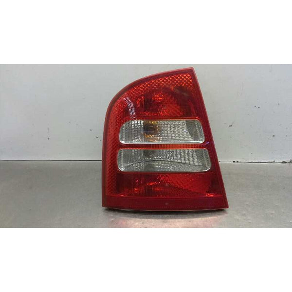 PILOTO TRASERO IZQUIERDO SKODA OCTAVIA